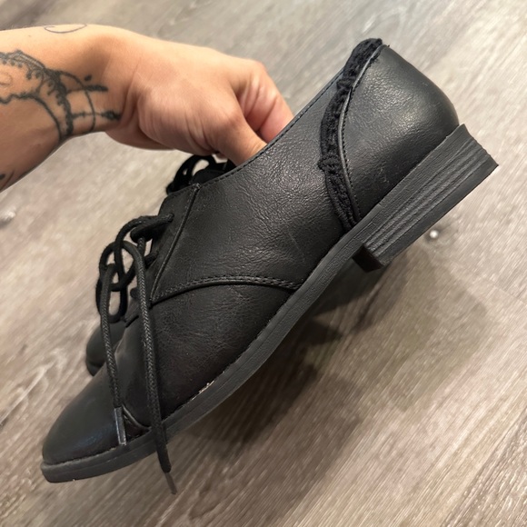 Women’s oxfords great condition! - Picture 2 of 5